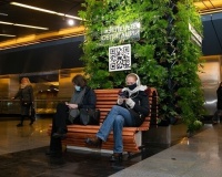 В московском метро появилась зона отдыха с деревьями
